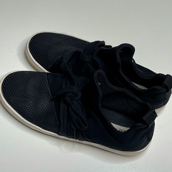 Women's size 7.5 Steve Madden Black Lancer Sneakers - Picture 7 of 9